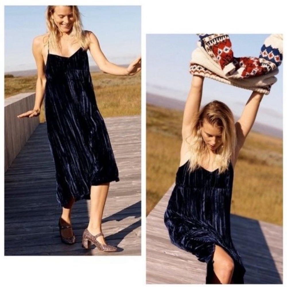 Madewell Crushed Velvet Slip Dress in Nightfall Blue. Size Small